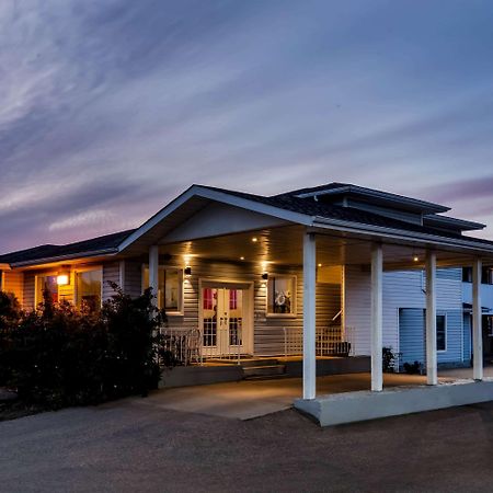 Super 8 By Wyndham Smoky Lake Buitenkant foto